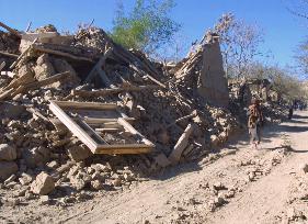 (1)Houses devastated by Afghan earthquake